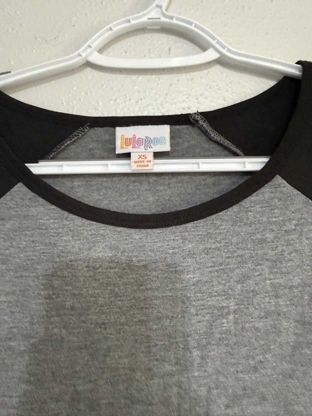 NWOT LuLaRoe Randy Grey Black Raglan Top XS ๐ค - Picture 2 of 2